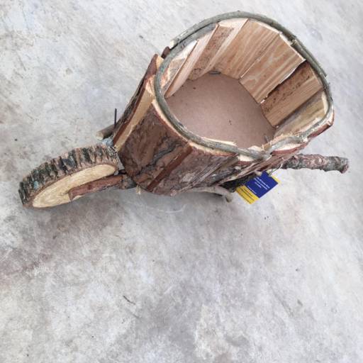 Carriola de Madeira  em Botucatu, SP por Botucatu Garden