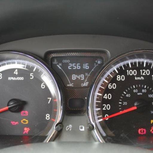 NISSAN -  VERSA  -  1.6 16vstart SV 