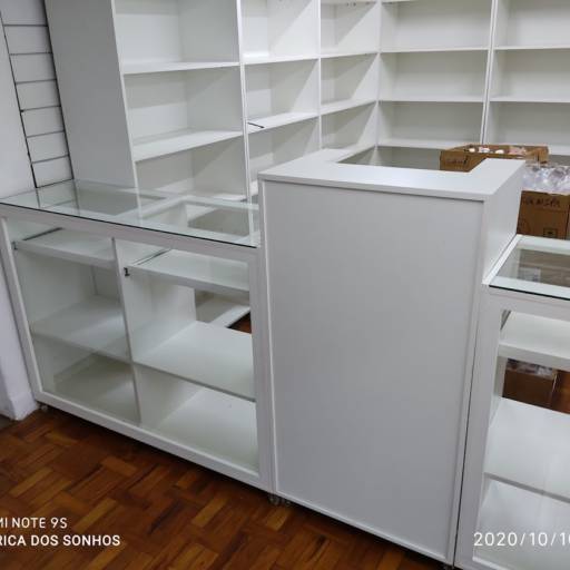 Kit Móveis com prateleiras e balcões  em Bauru, SP por Móveis Fábrica de Sonhos Bauru