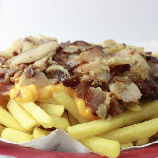 Porção de Batata Frita com Bacon e Cheddar Grande. por Sdoony Lanches
