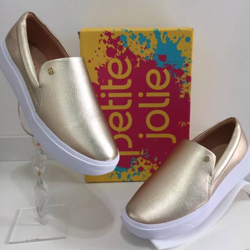 Comprar o produto de Tenis sneaker slip on Petite Jolie Ouro em Sneakers pela empresa Missy Plastic Shoes em Bauru, SP por Solutudo