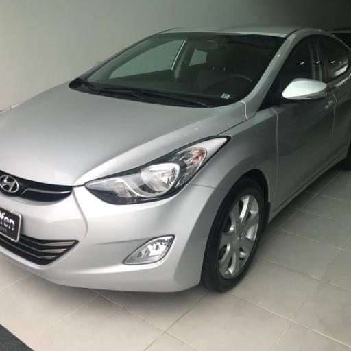 ELANTRA 1.8 2011/2012 por Helfen Motors