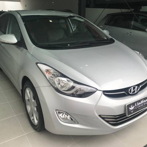 ELANTRA 1.8 2011/2012 por Helfen Motors