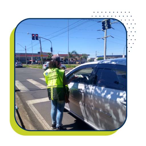 PANFLETAGEM EM SEMÁFOROS 