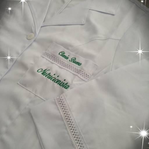 Jalecos personalizados  por UZ360 Uniformes