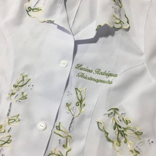 Jalecos personalizados  por UZ360 Uniformes