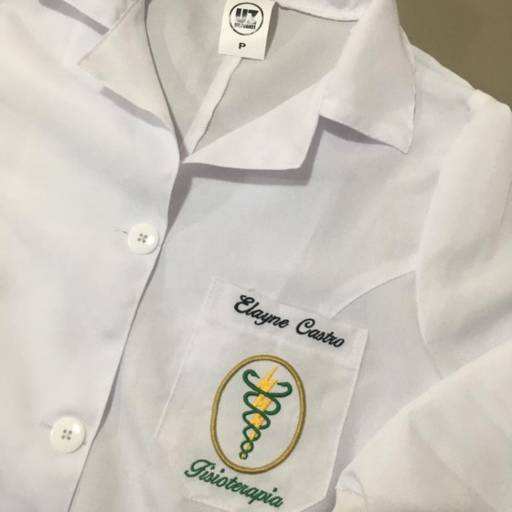 Jalecos personalizados  por UZ360 Uniformes