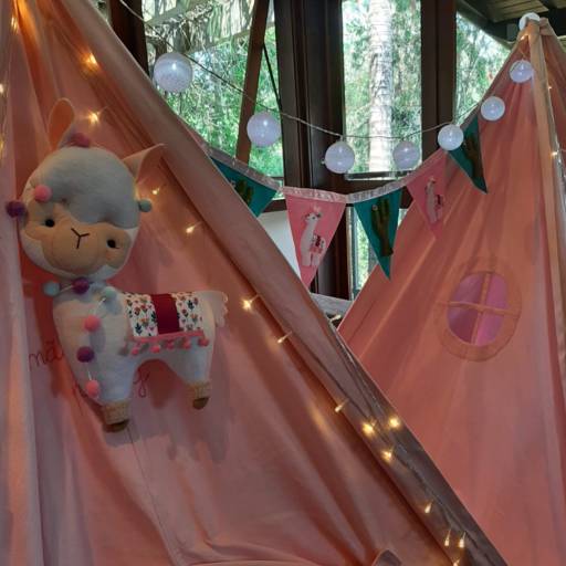Comprar o produto de Festa do Pijama com cabanas Tema Lhama em Decoração para Festas pela empresa Mãe me Quer Jundiaí em Jundiaí, SP por Solutudo