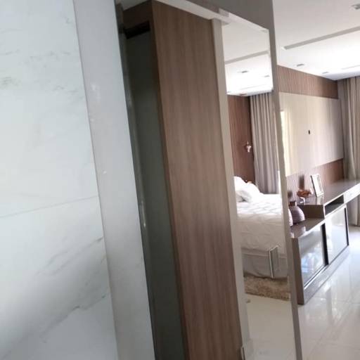 Espelhos bisotê ilustrando obra da banheira. Arte com requinte. por Top Vidros Espelhos bisotê ilustrando obra da banheira. Arte com requinte. por Top Vidros