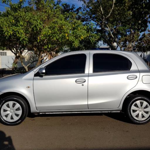 ETIOS HATCH 1.3 X FLEX 2016 por Virtual Carros Particulares