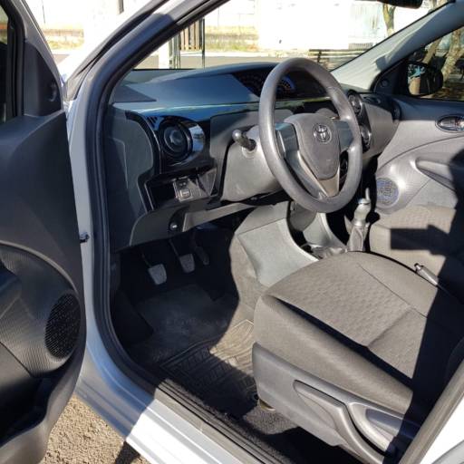 ETIOS HATCH 1.3 X FLEX 2016 por Virtual Carros Particulares