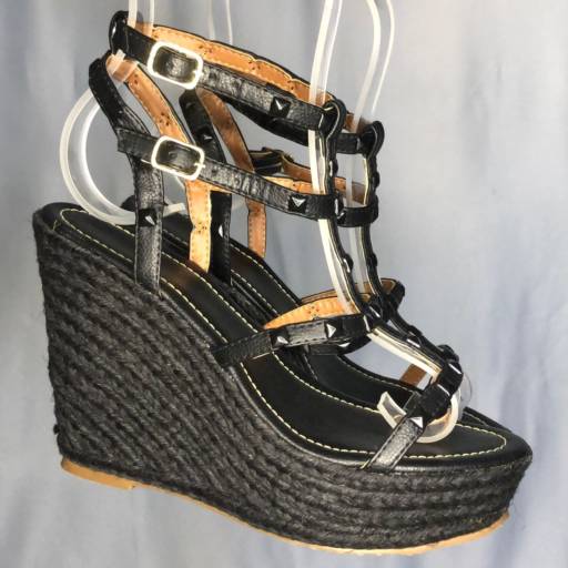 Comprar o produto de Sandália Anabela Inspired em Calçados, Roupas e Bolsas pela empresa CF Shoe Store em Bauru, SP por Solutudo