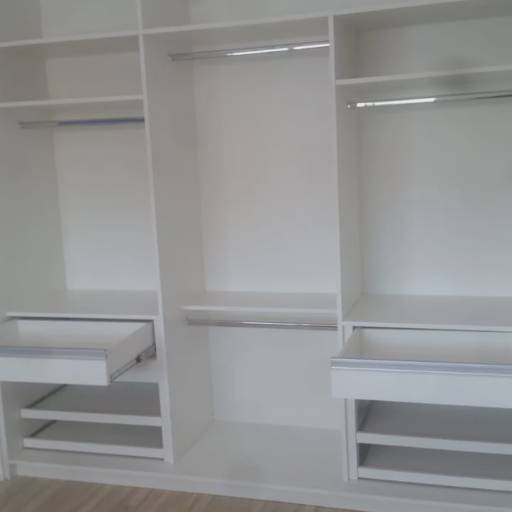 Closet  em Botucatu, SP por Planej Móveis Planejados