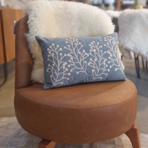 Sofás e Poltronas em Ninho Verde II Eco Residence, SP por Decor Max Casa