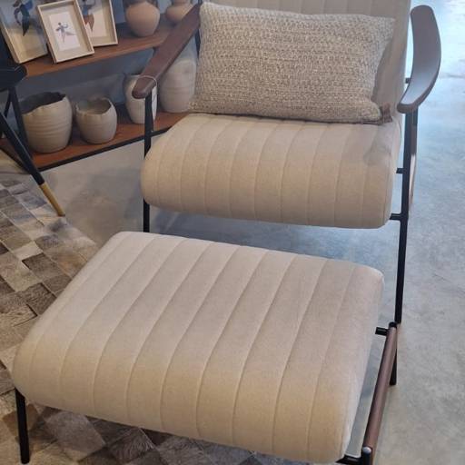 Sofás e Poltronas em Ninho Verde II Eco Residence, SP por Decor Max Casa