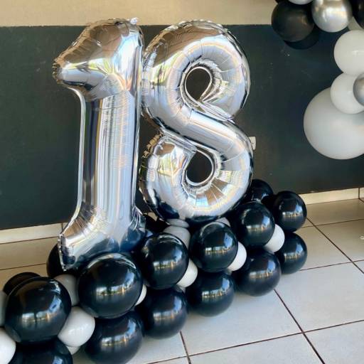 Comprar o produto de Arranjo numérico aniversario 18 anos  em Balões personalizados pela empresa João Witte Balloon - Balões Personalizados em Foz do Iguaçu, PR por Solutudo