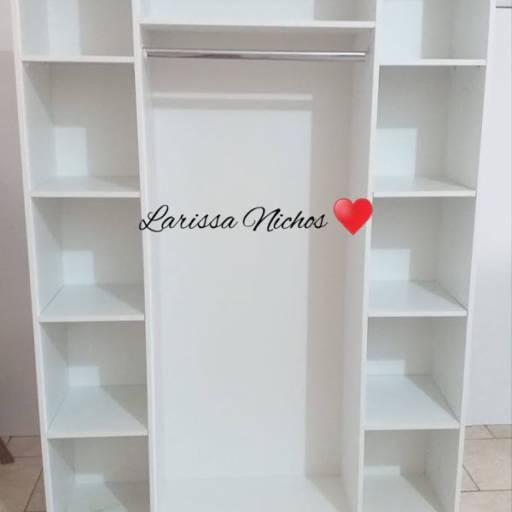 Armário Cabideiro com nichos laterais  em Bauru, SP por Móveis Fábrica de Sonhos Bauru