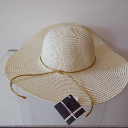 Comprar o produto de Chapéu redondo de palha com fita entrelaçado dourada  em Roupas e Acessórios pela empresa Loja Ego 3 p - Roupas e Acessórios Femininos em Botucatu, SP por Solutudo