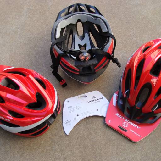 CAPACETE GRANDE MÉDIO VERMELHO BRANCO VISEIRA REGULAGEM SINALIZADOR NERO ABSOLUTE em Bauru, SP por Two Force Bike Shop