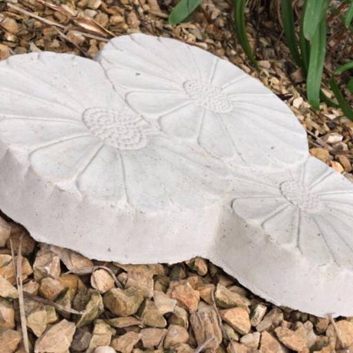 Lajota com 3 Margaridas por Artefatos de Cimento e Lajes Santos • Muros Pré-Fabricados e Lajes em Atibaia