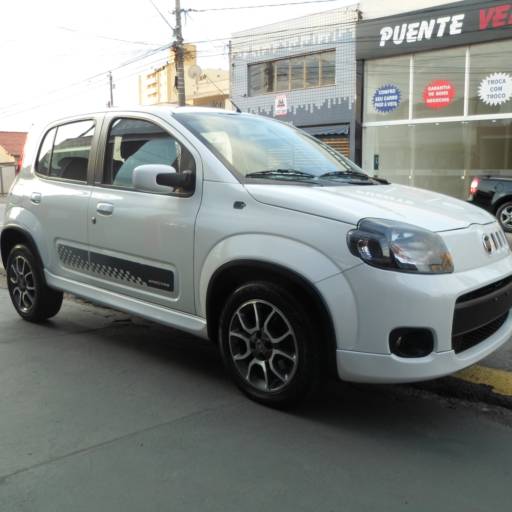 UNO EVO  SPORTING 1.4 FLEX COMPLETO ANO 2013 por Jota Car Veículos 