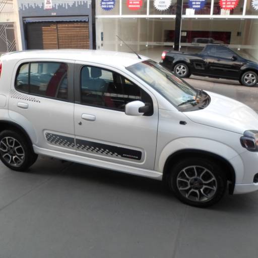 UNO EVO  SPORTING 1.4 FLEX COMPLETO ANO 2013 por Jota Car Veículos 