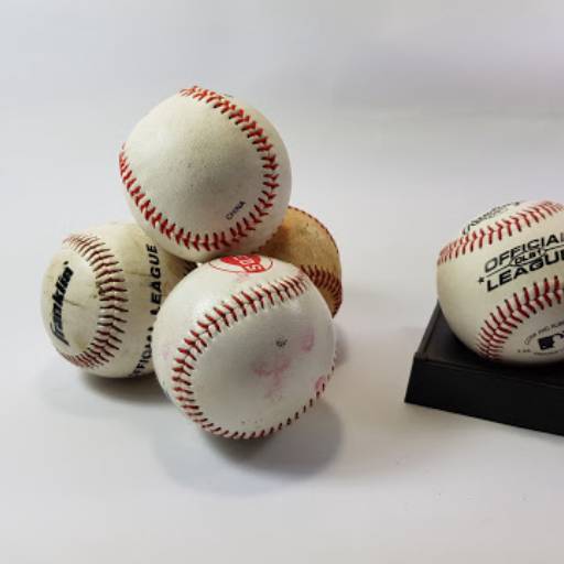 Comprar o produto de Bola de baseball diversas em Bolas e Luvas pela empresa Trato Feito em Bauru, SP por Solutudo