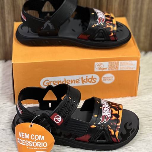 Sandália infantil Grendene + brinde