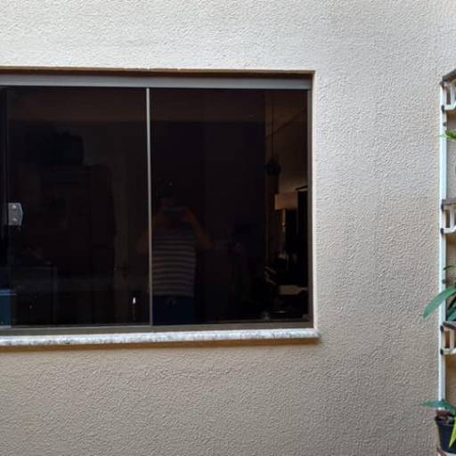 Mais uma obra entregue com requinte e sofisticação vidro na cor bronze.  por Top Vidros Mais uma obra entregue com requinte e sofisticação vidro na cor bronze.  por Top Vidros