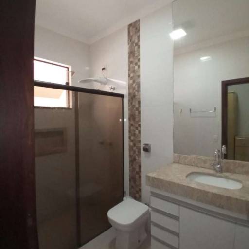 CASA PARA VENDA NO CONDOMÍNIO FLAMBOYANT EM JAÚ - SP em Jaú, SP por  Imobiliária Perlati