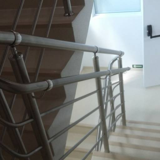 Corrimão padrão bombeiro de inox escovado por Serralheria Spaço Corrimão