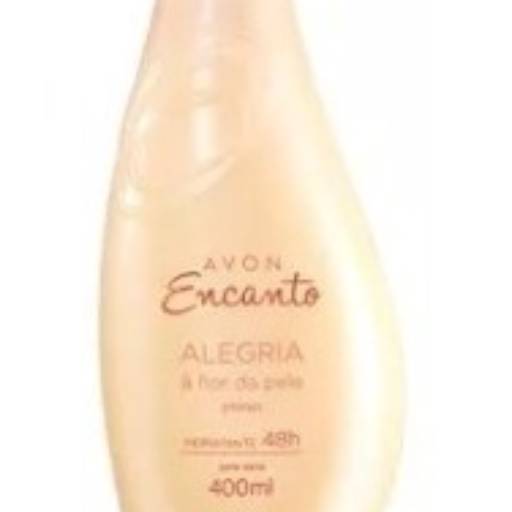 Sinta toda a energia de um dia de verão na sua pele com a Loção Corporal Hidratante Encanto Alegria com aroma de Pitanga.