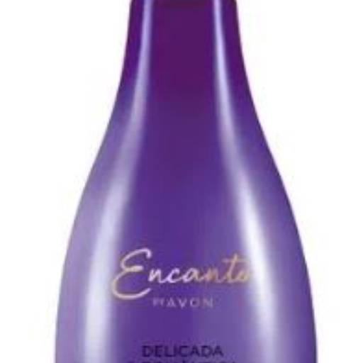 A Loção Corporal Encanto Delicadeza tem puro perfume de um campo de algodão, para um toque tranquilizante de carinho