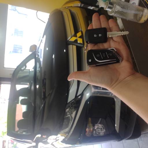 Codificação de chave automotiva  em Botucatu, SP por Chaveiro Confiança - 24 Horas
