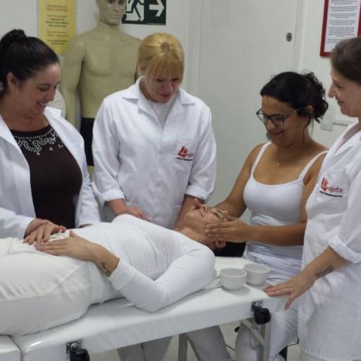 CURSO DE TÉCNICAS DE MASSOTERAPIA por Projeta Cursos Profissionalizantes 
