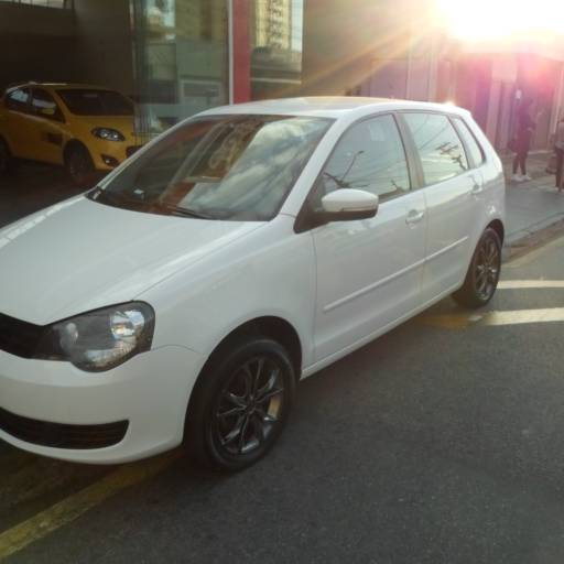 POLO HATCH 1.6 FLEX COMPLETO ANO 2013 por Jota Car Veículos 