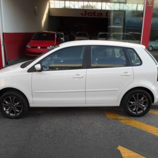 POLO HATCH 1.6 FLEX COMPLETO ANO 2013 por Jota Car Veículos 