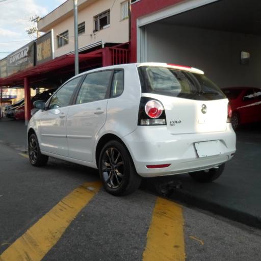 POLO HATCH 1.6 FLEX COMPLETO ANO 2013 por Jota Car Veículos 