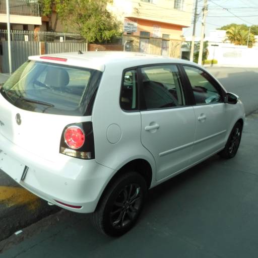 POLO HATCH 1.6 FLEX COMPLETO ANO 2013 por Jota Car Veículos 