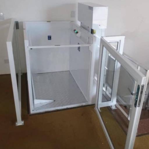 Modelo com Abertura Tipo Cancela com Guarda Corpo