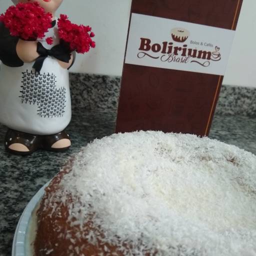 Bolo gelado de côco por Bolirium Brasil - Bolos & Cafés