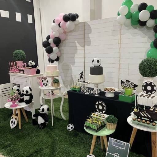 Comprar o produto de Decoração dupla Panda e Futebol  em Tudo para Festas  pela empresa Buffet Fun Ville em Itatiba, SP por Solutudo