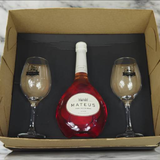 Kit com Vinho Rosê Português