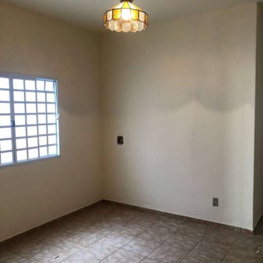 CASA PARA ALUGAR NO CENTRO EM JAÚ-SP em Jaú, SP por  Imobiliária Perlati