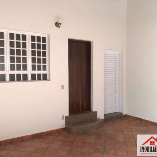 CASA PARA ALUGAR NO CENTRO EM JAÚ-SP em Jaú, SP por  Imobiliária Perlati