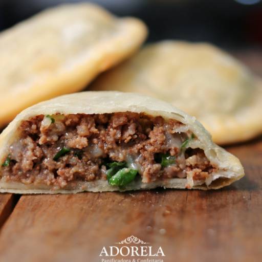 Pastel de carne  por Adorela Panificadora e Confeitaria