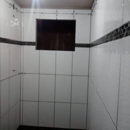 Pisos e Porcelanato  por Ademar Construções