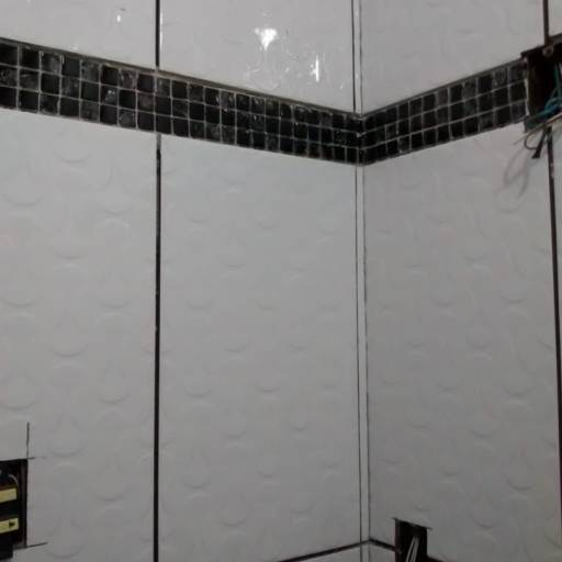 Pisos e Porcelanato  por Ademar Construções