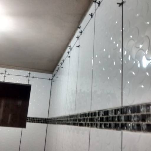 Pisos e Porcelanato  por Ademar Construções