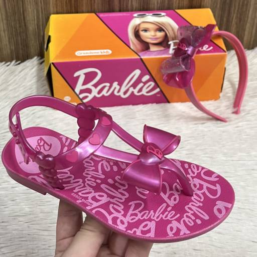 Sandália infantil Grendene + brinde